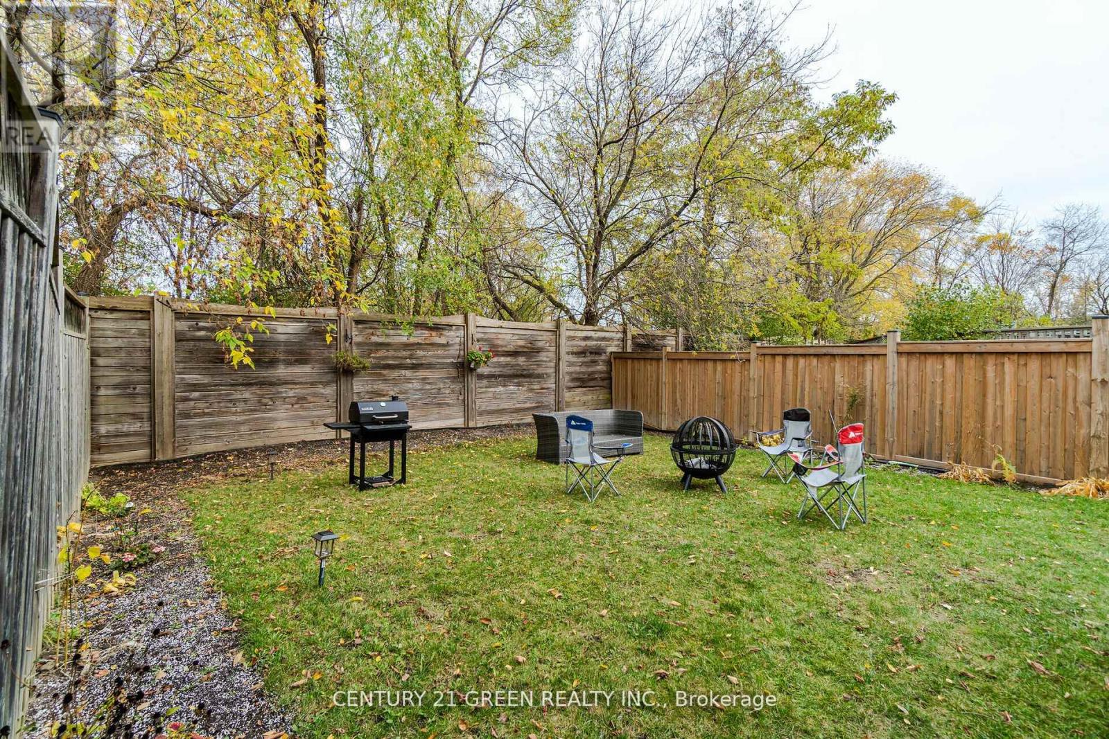1610 AUTUMN CRES