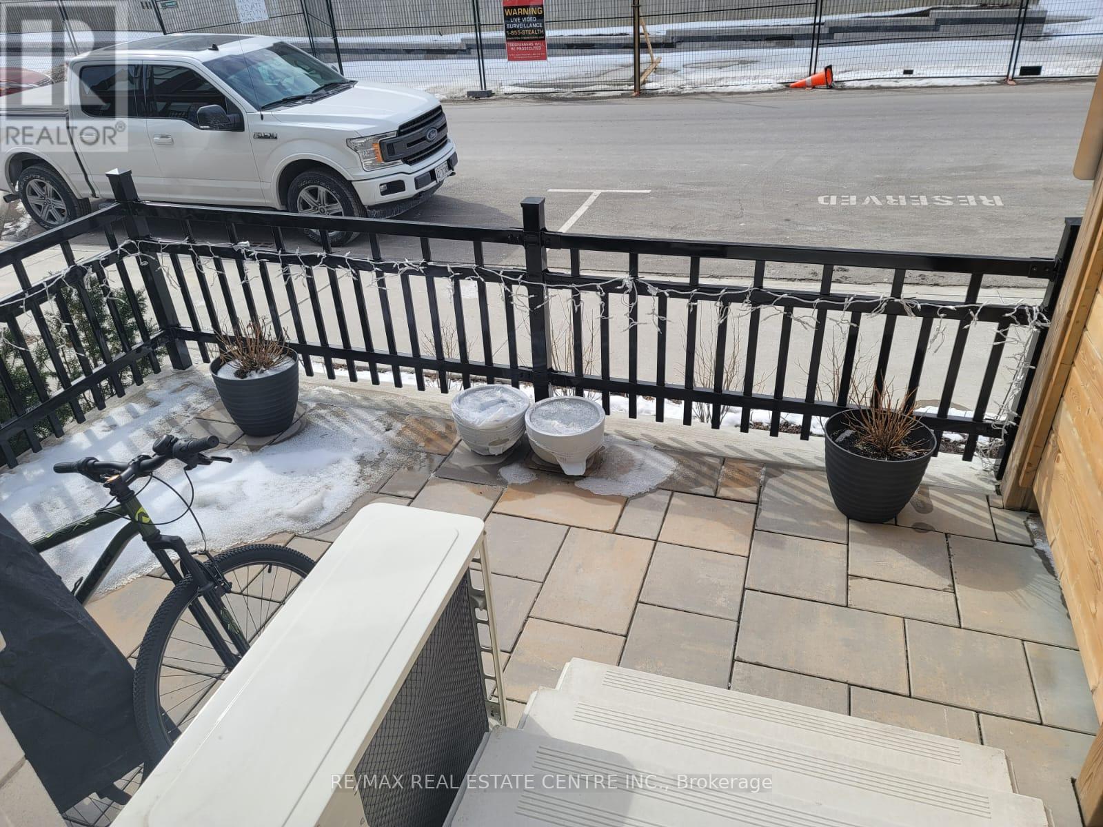 #512 -1555 KINGSTON RD, #512