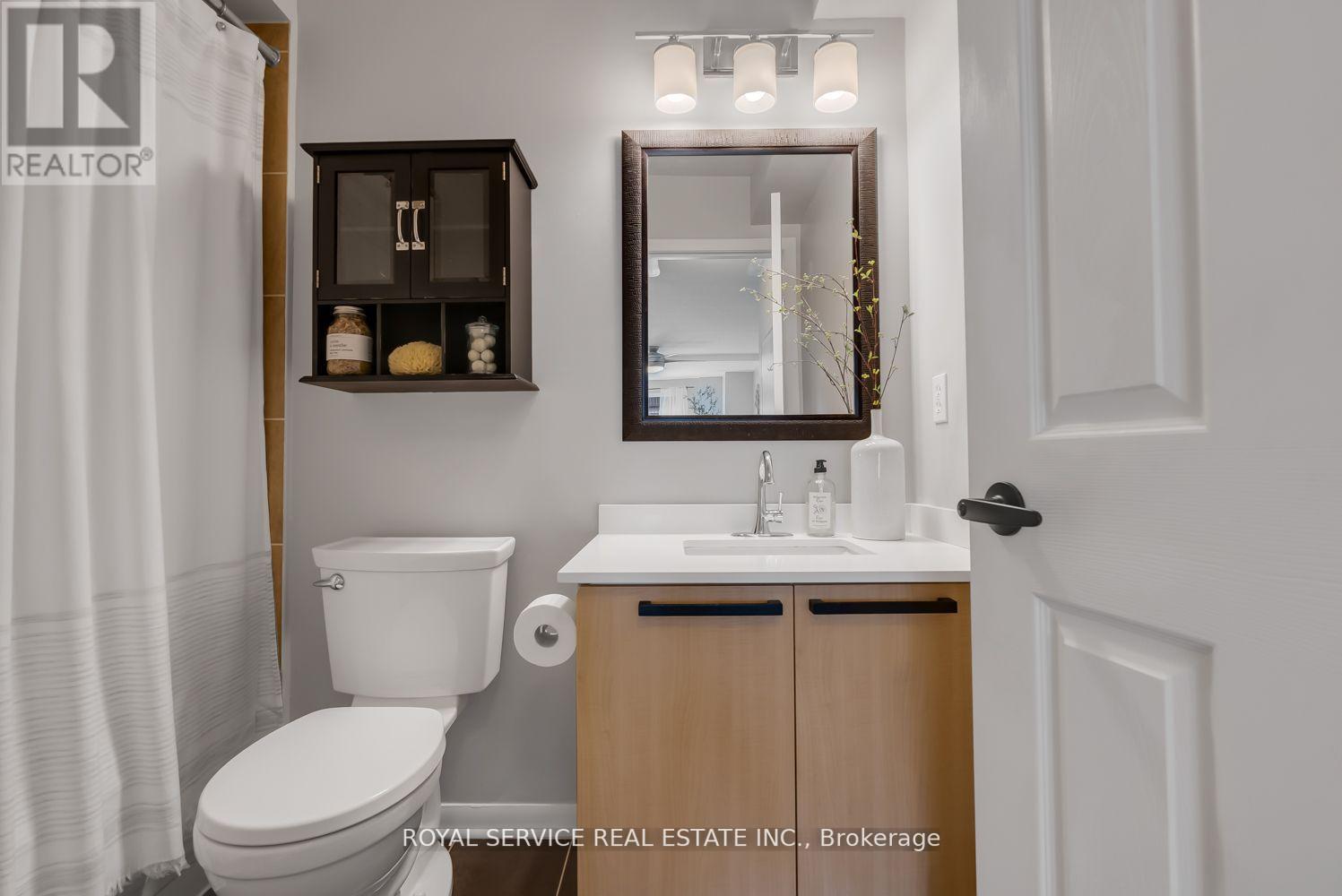 #102 -1250 ST.MARTINS DR, #102
