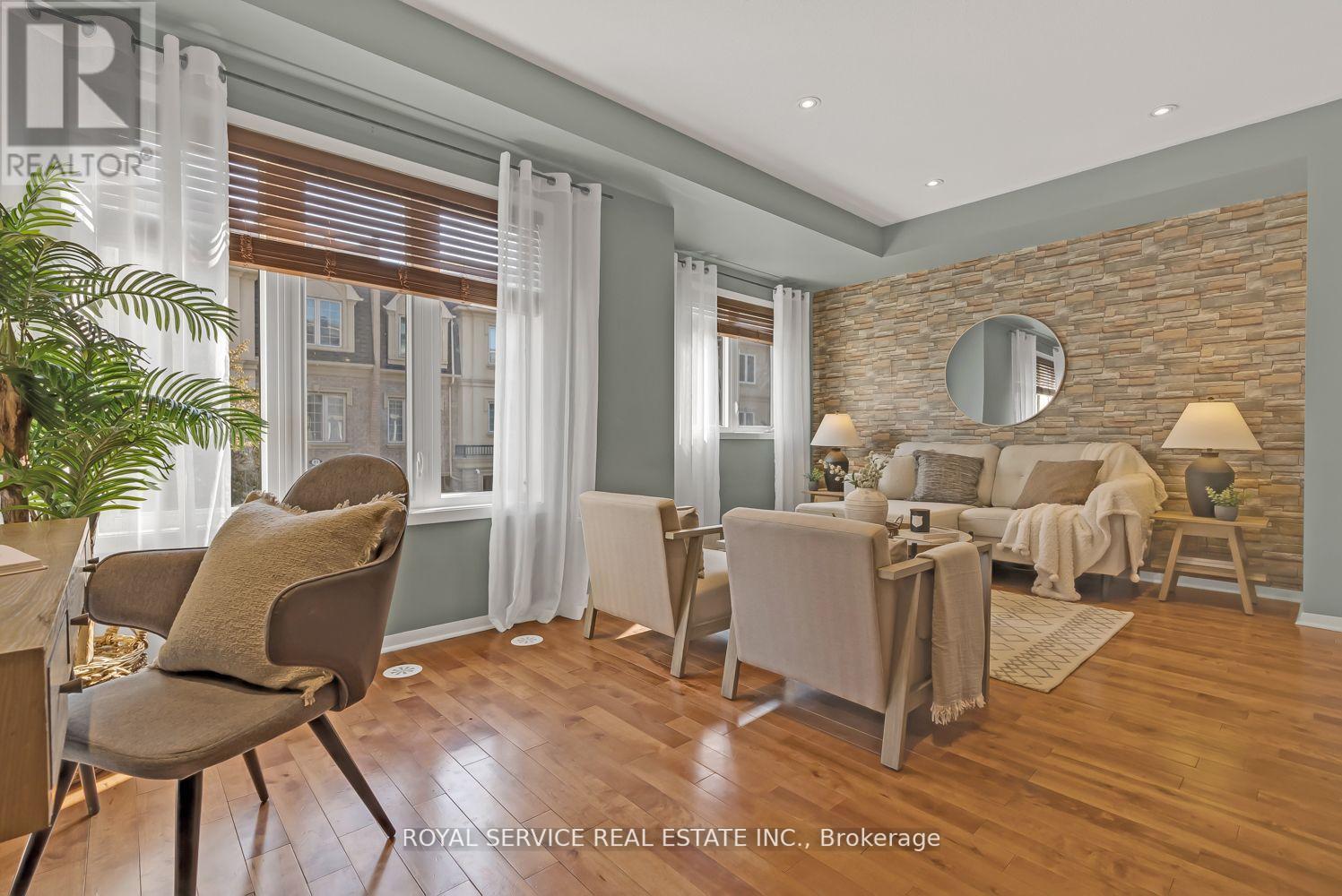 #102 -1250 ST.MARTINS DR, #102