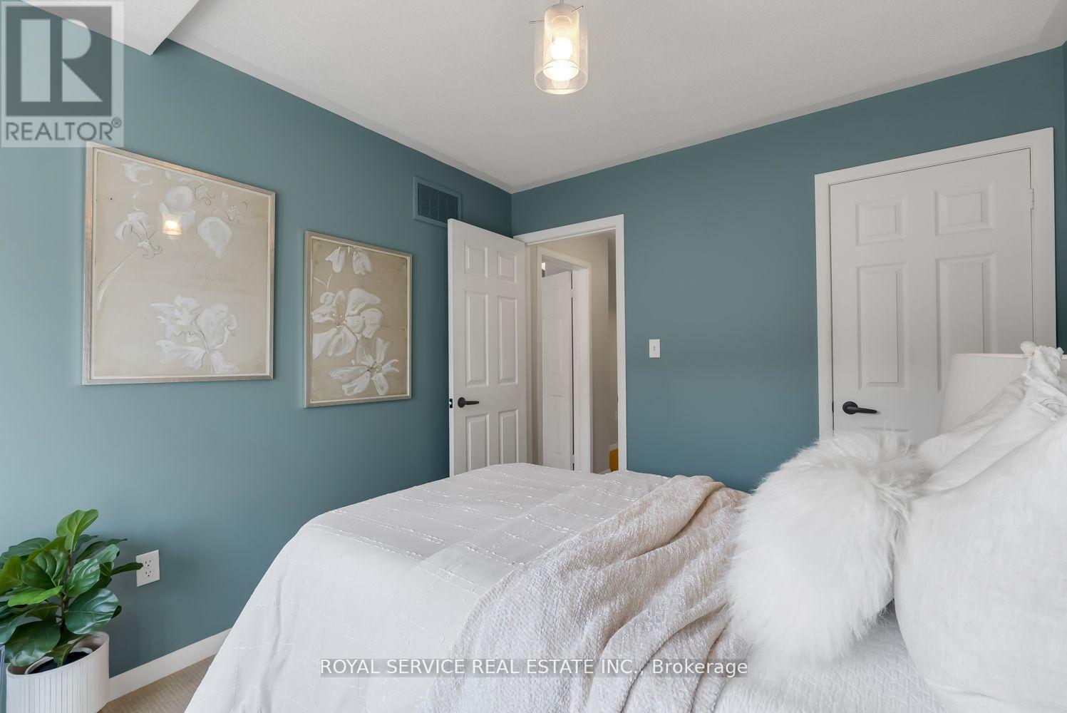 #102 -1250 ST.MARTINS DR, #102
