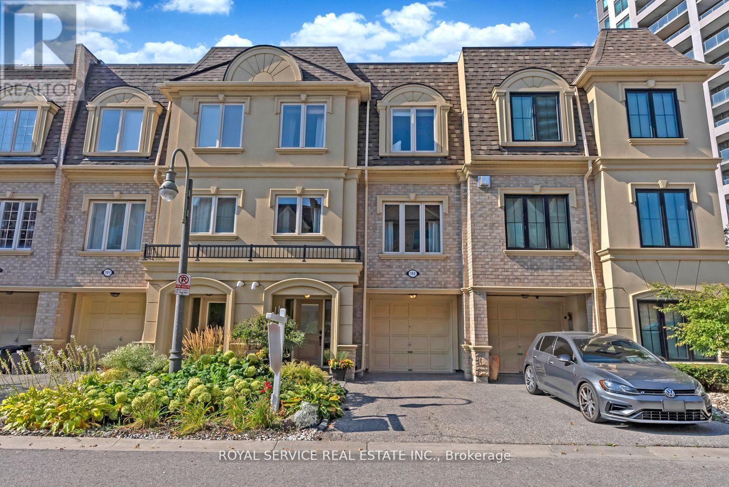 #102 -1250 ST.MARTINS DR, #102