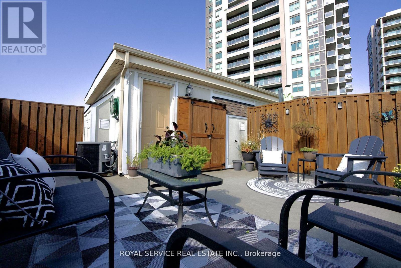 #102 -1250 ST.MARTINS DR, #102