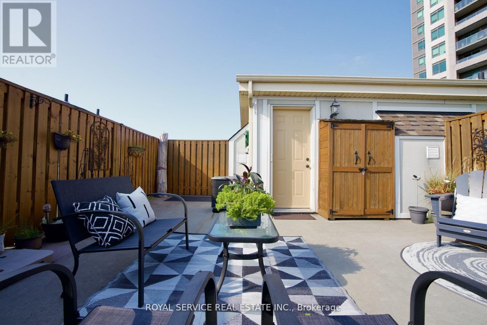 #102 -1250 ST.MARTINS DR, #102