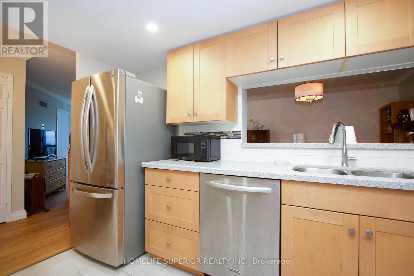 #903 -360 WATSON ST W, #903