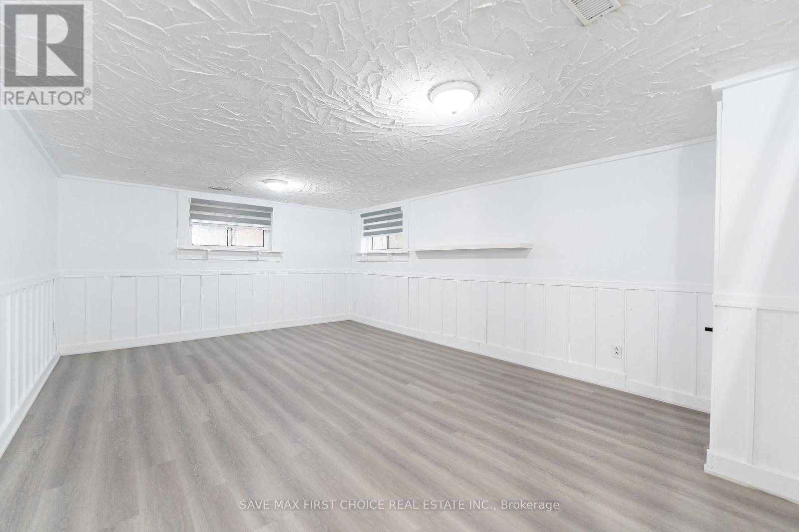 180 COLUMBUS RD W