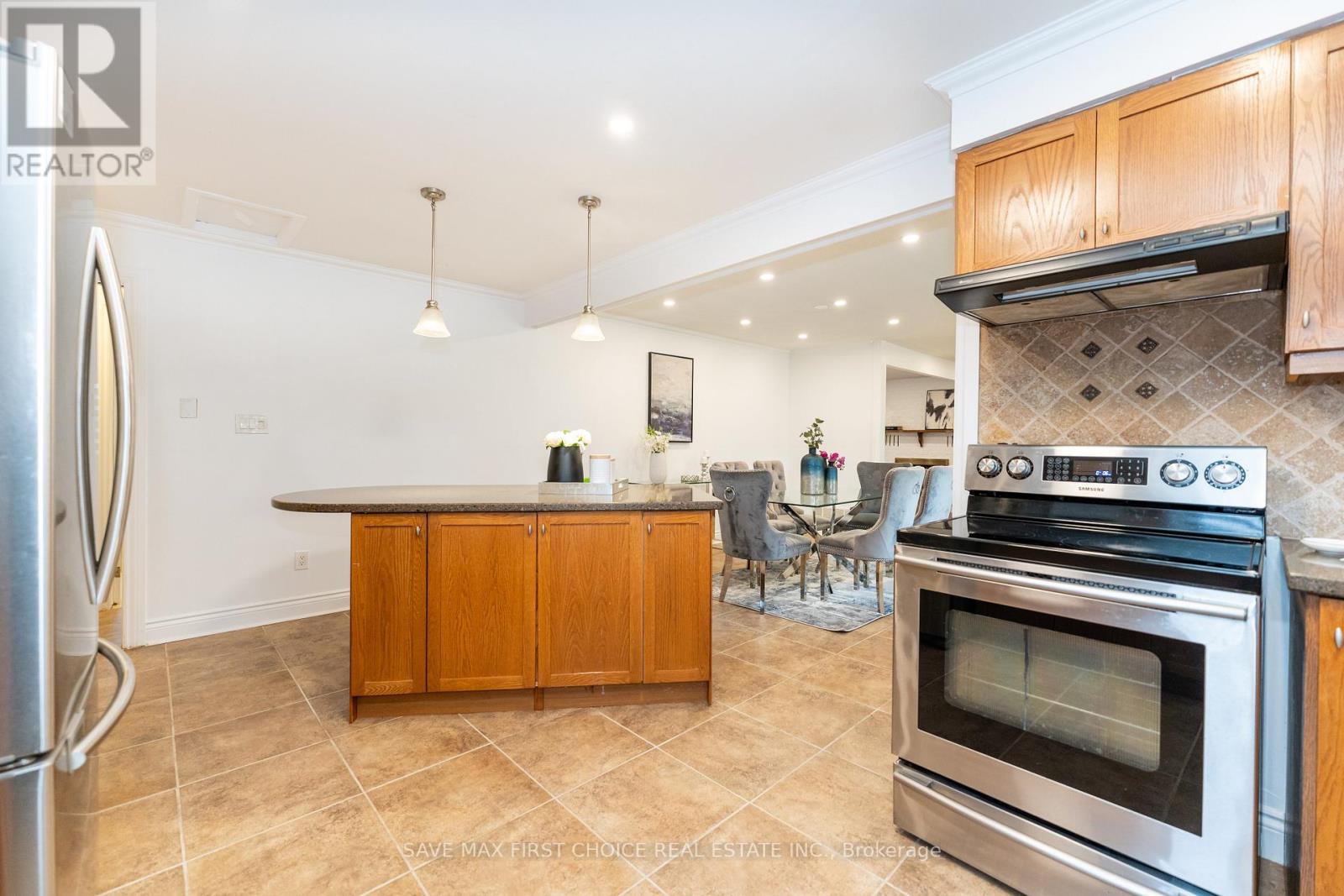 180 COLUMBUS RD W