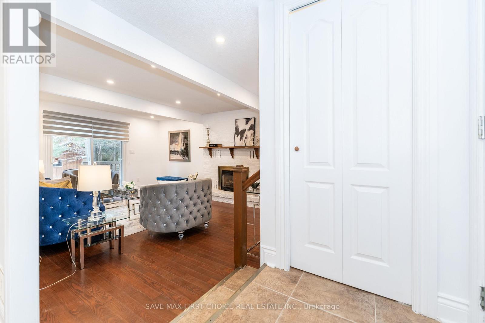 180 COLUMBUS RD W