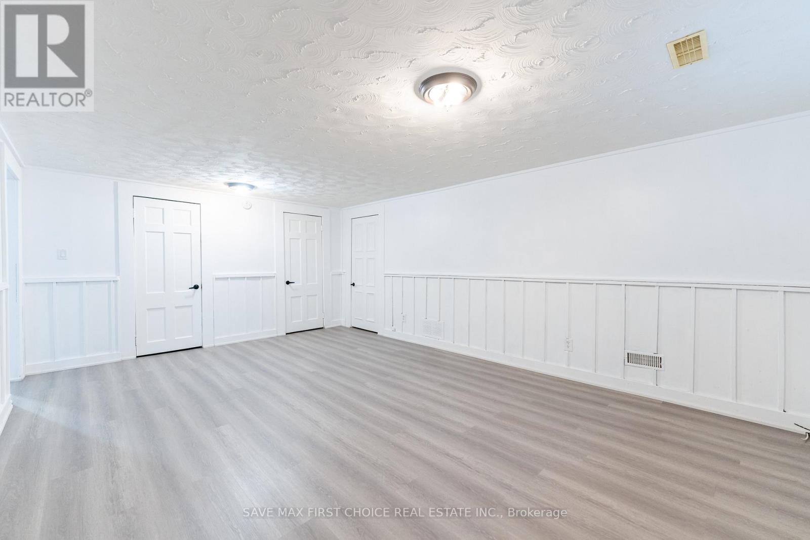 180 COLUMBUS RD W