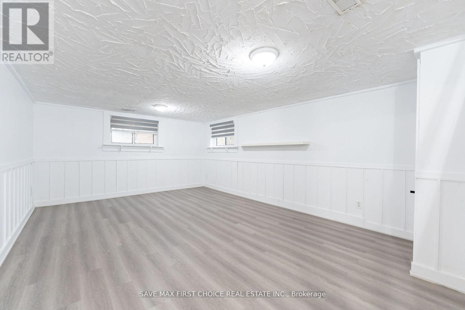180 COLUMBUS RD W
