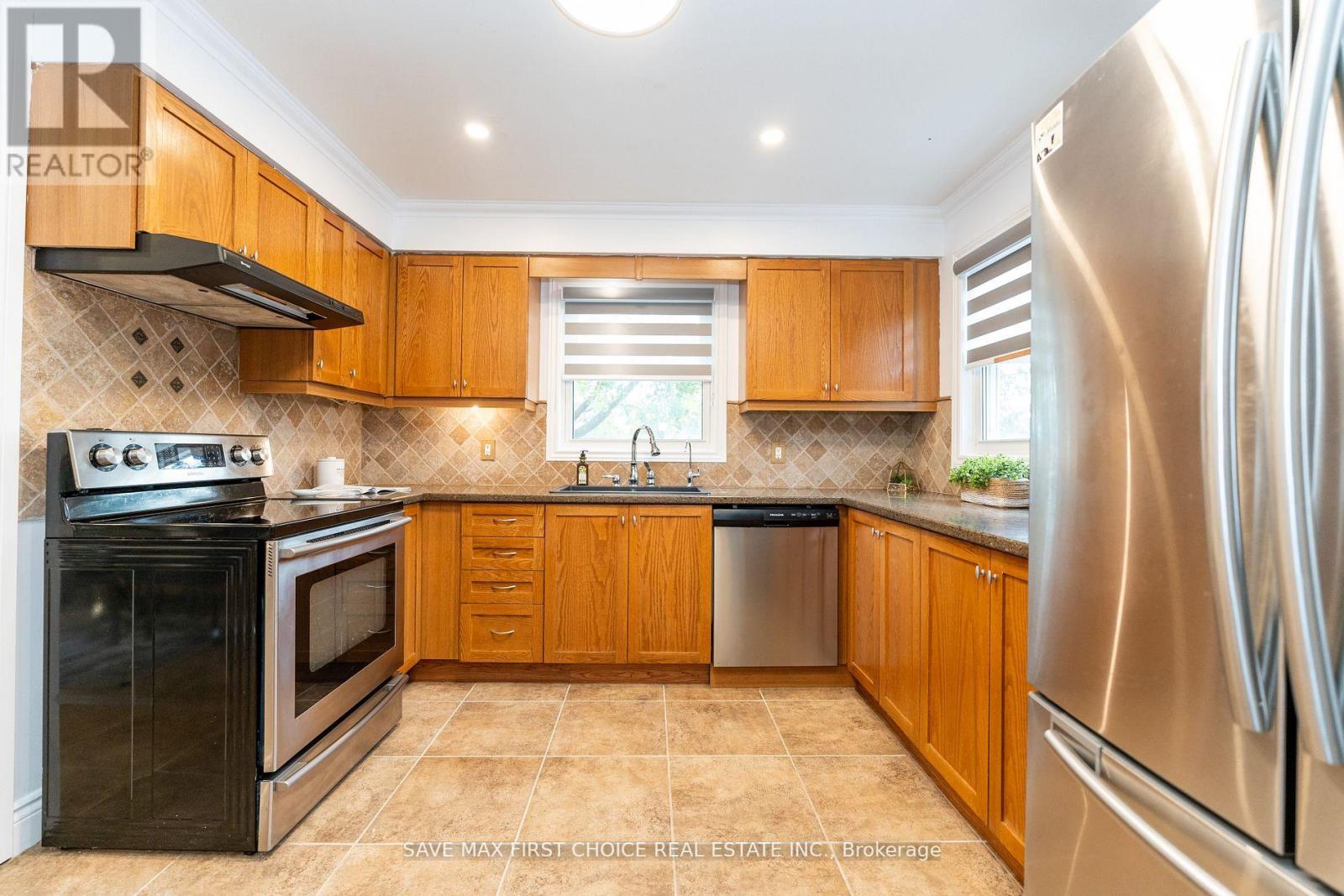 180 COLUMBUS RD W
