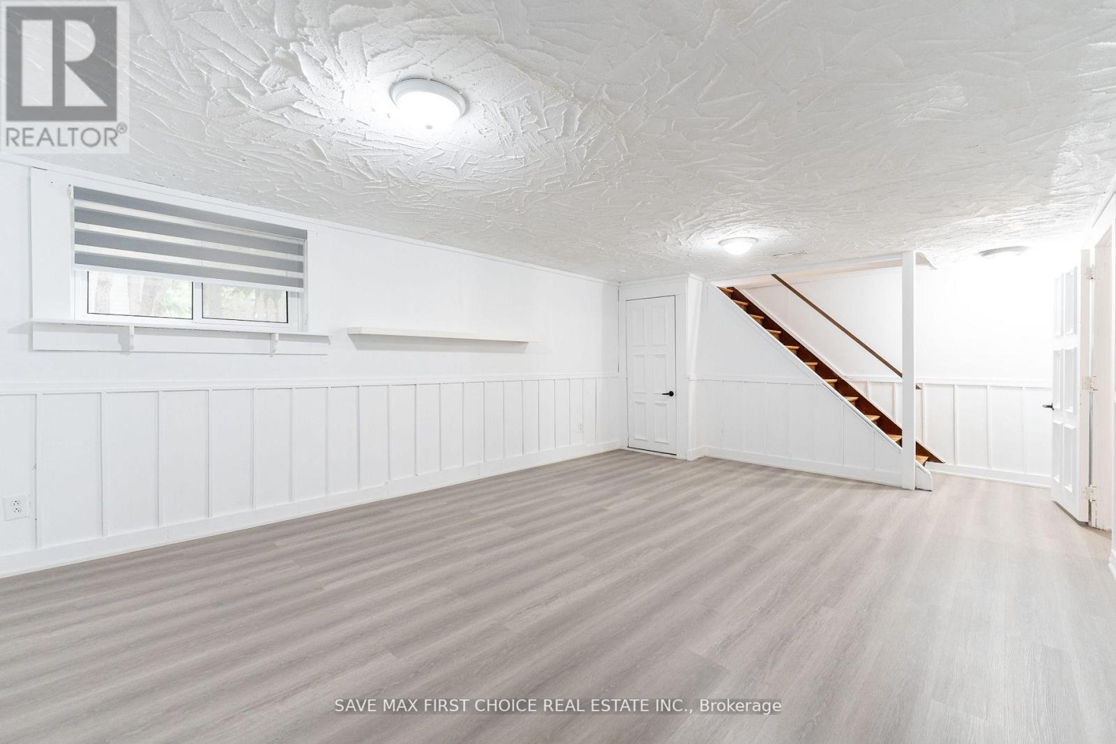180 COLUMBUS RD W