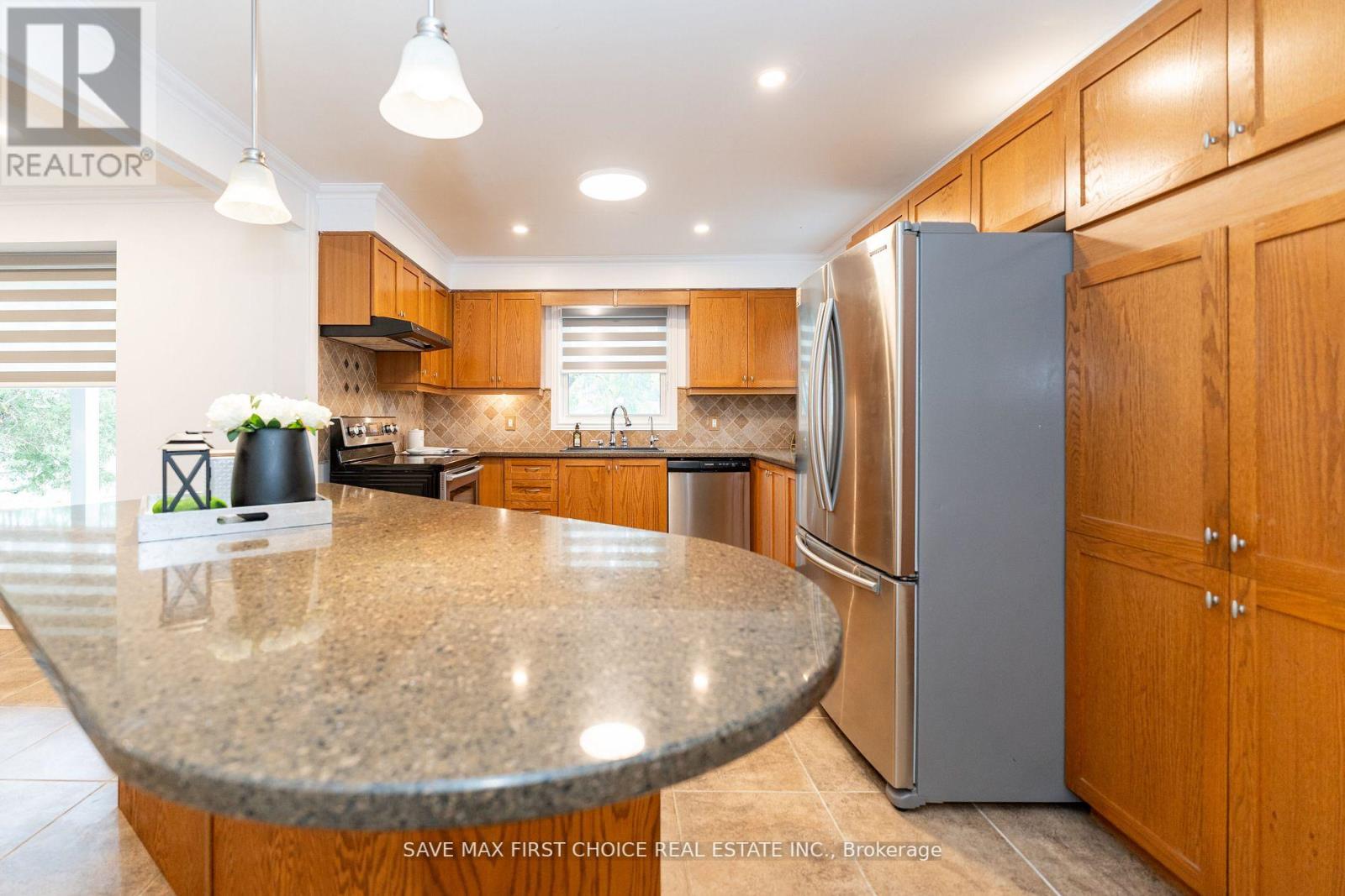 180 COLUMBUS RD W