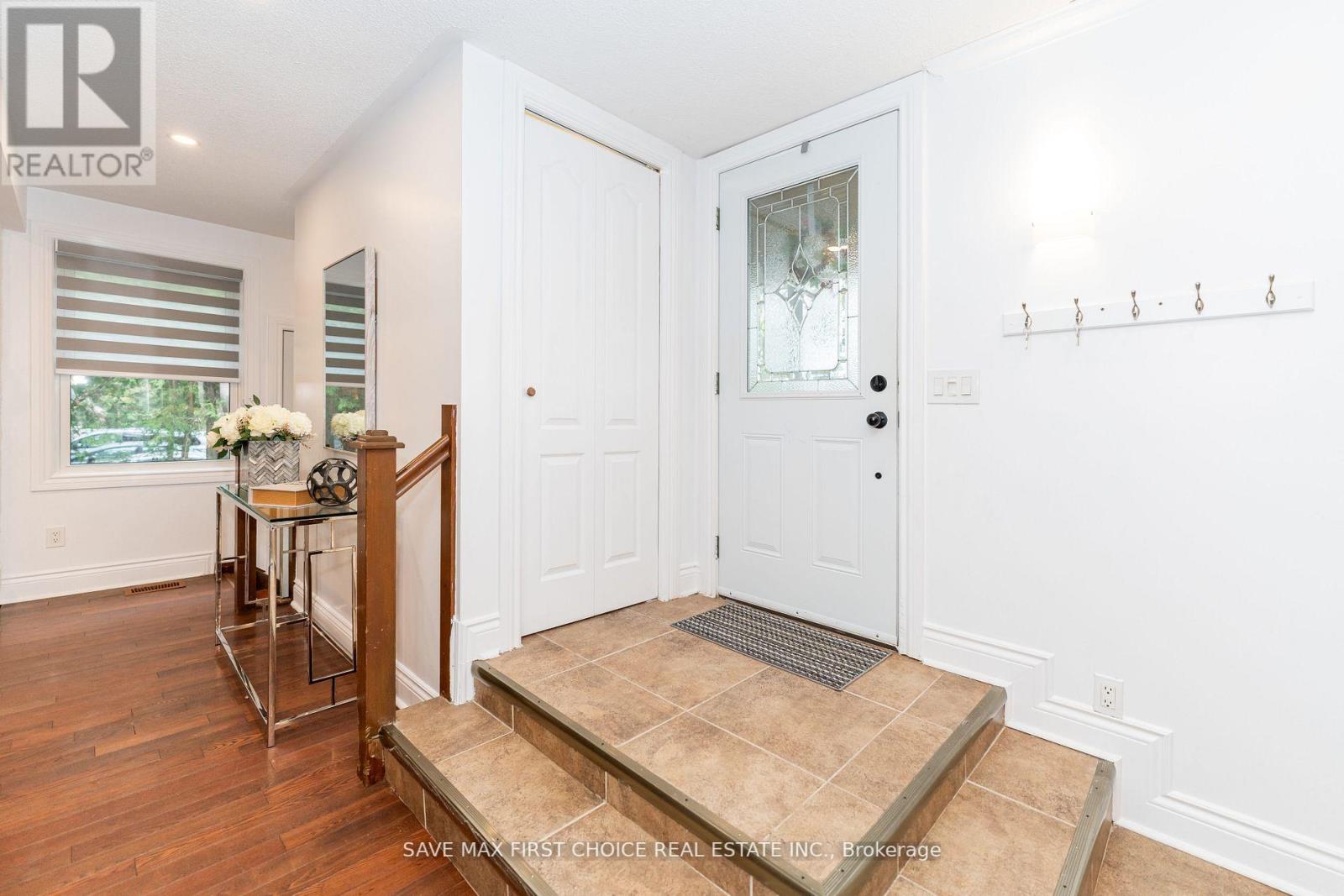 180 COLUMBUS RD W
