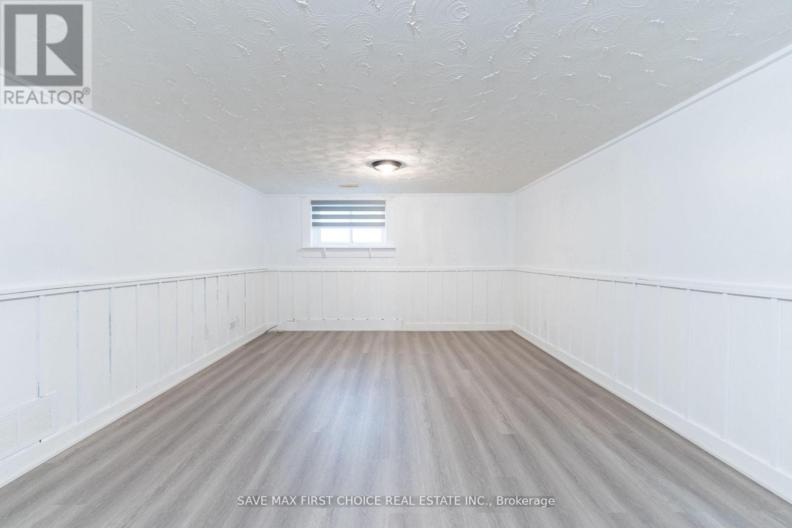 180 COLUMBUS RD W