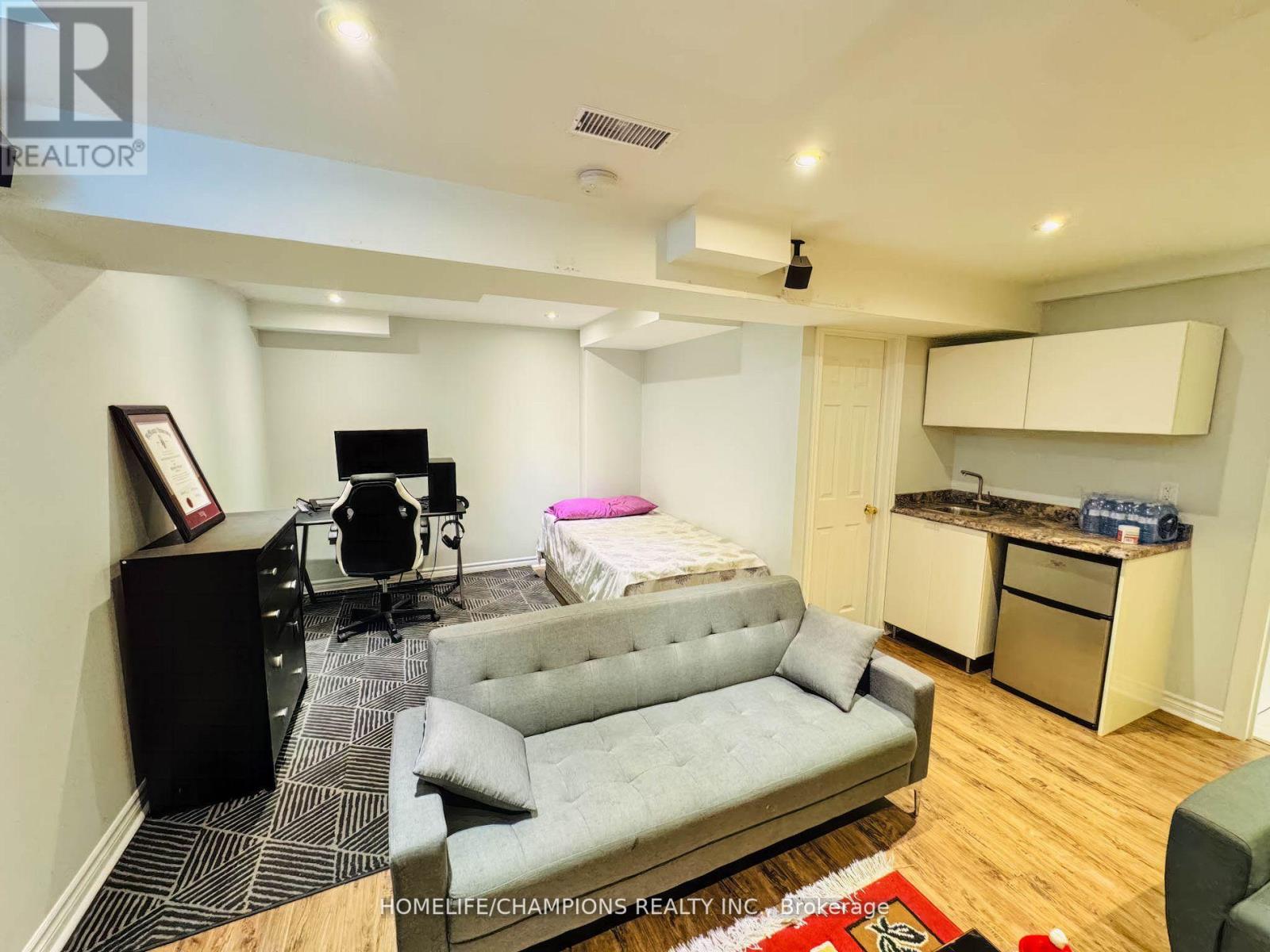 86 CARPENDALE CRES E