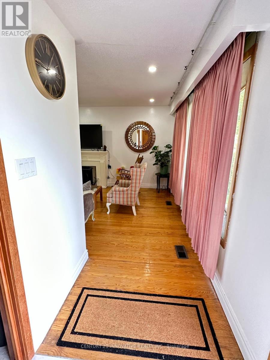 325 DYSON RD E