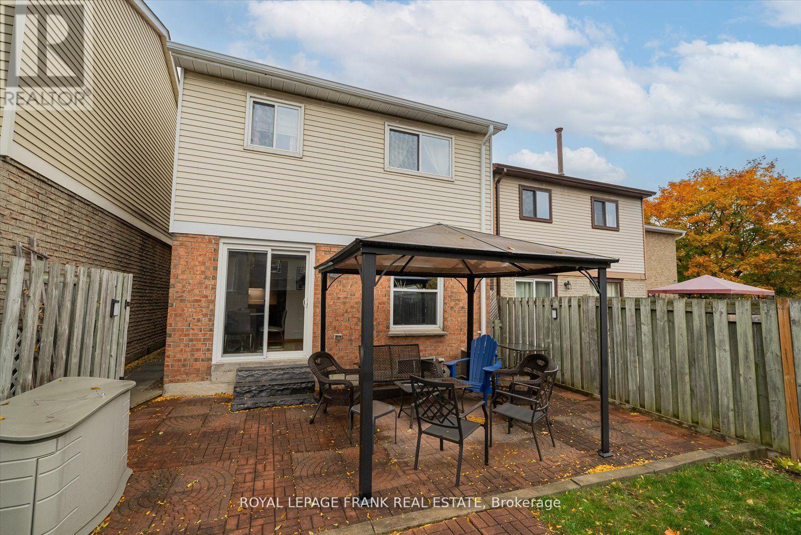 5 GREENFIELD CRES