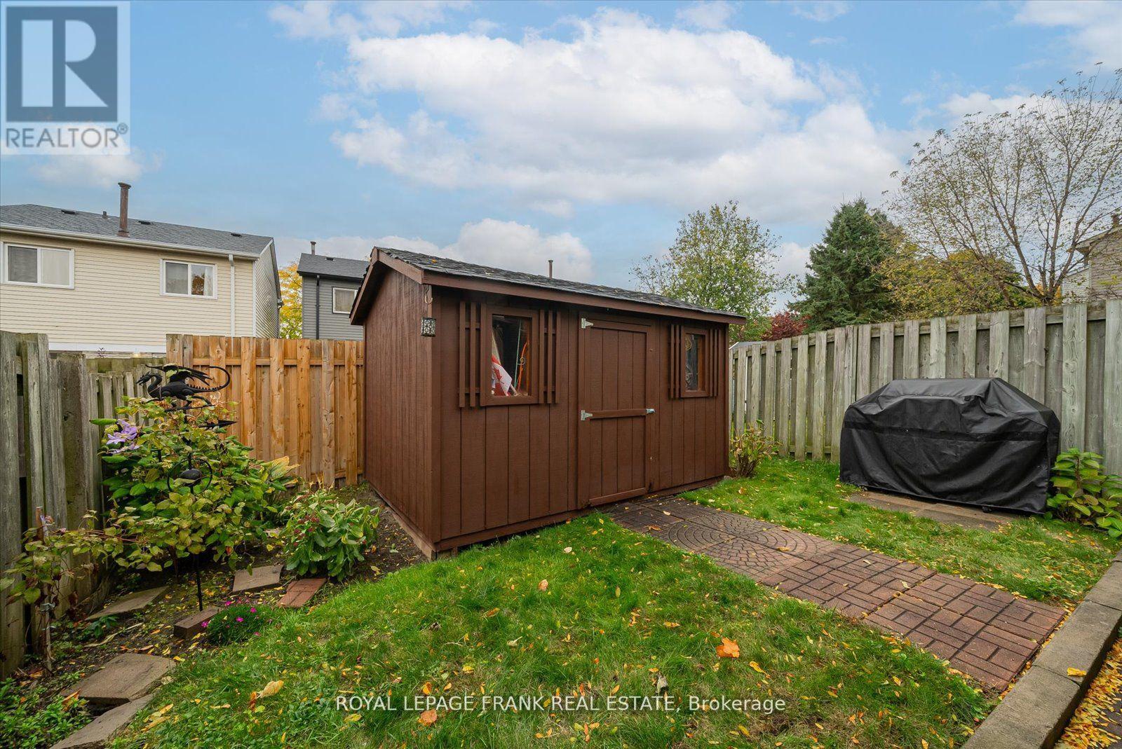 5 GREENFIELD CRES