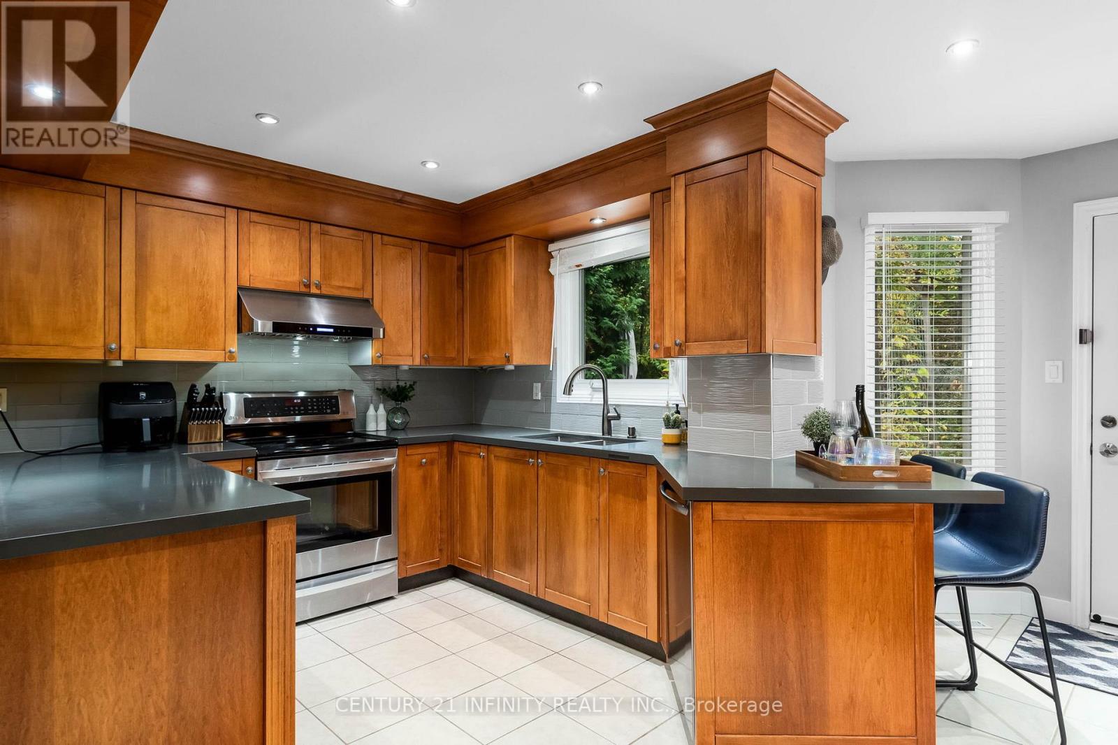 103 RAVENSCROFT RD