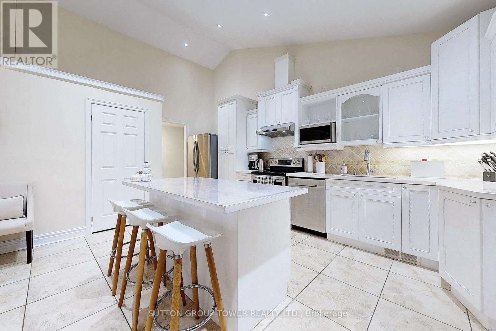 #UPPER -422 SHEPPARD AVE, #Upper