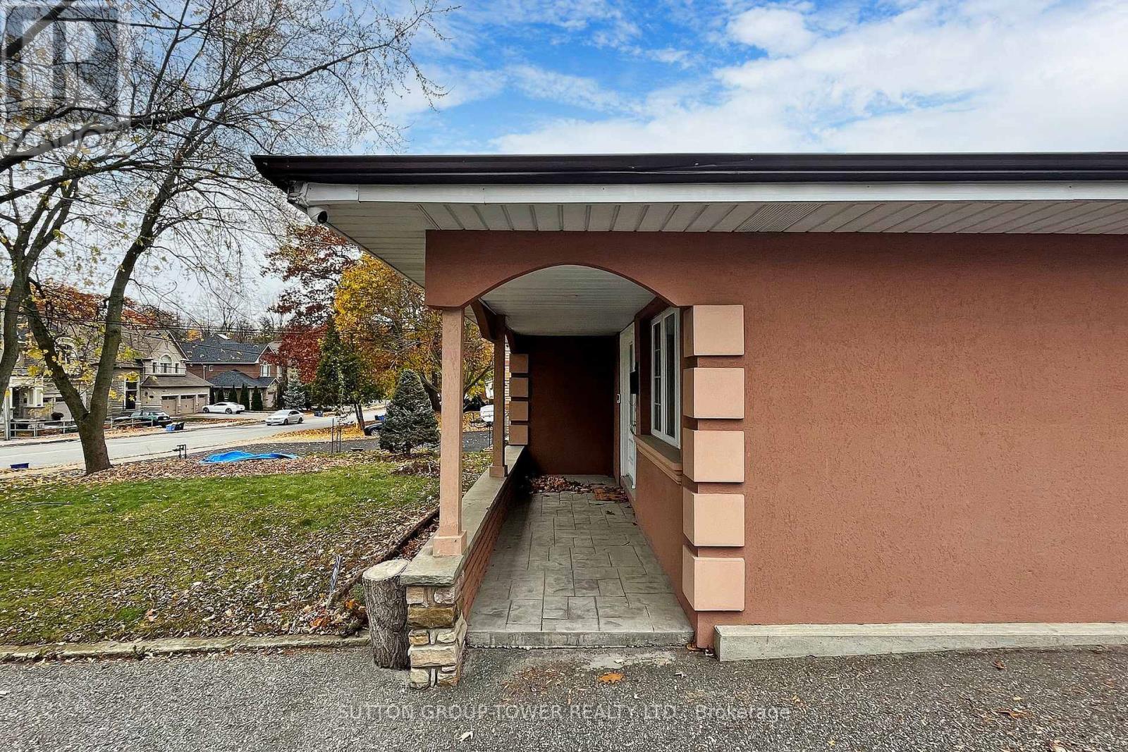 #UPPER -422 SHEPPARD AVE, #Upper