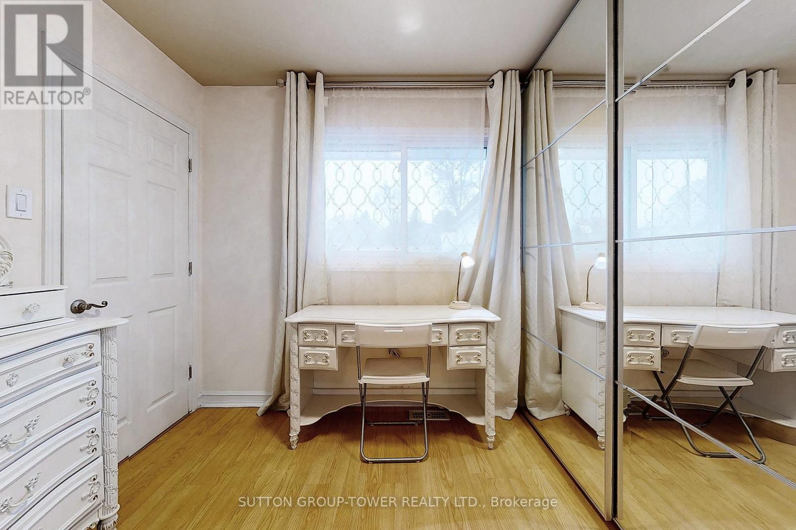 #UPPER -422 SHEPPARD AVE, #Upper