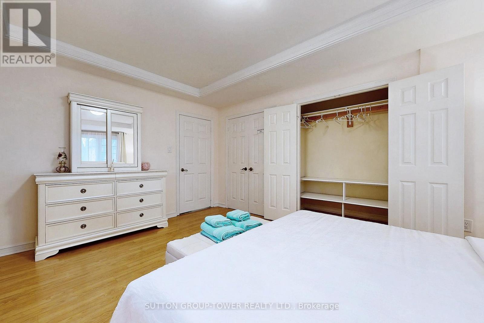 #UPPER -422 SHEPPARD AVE, #Upper