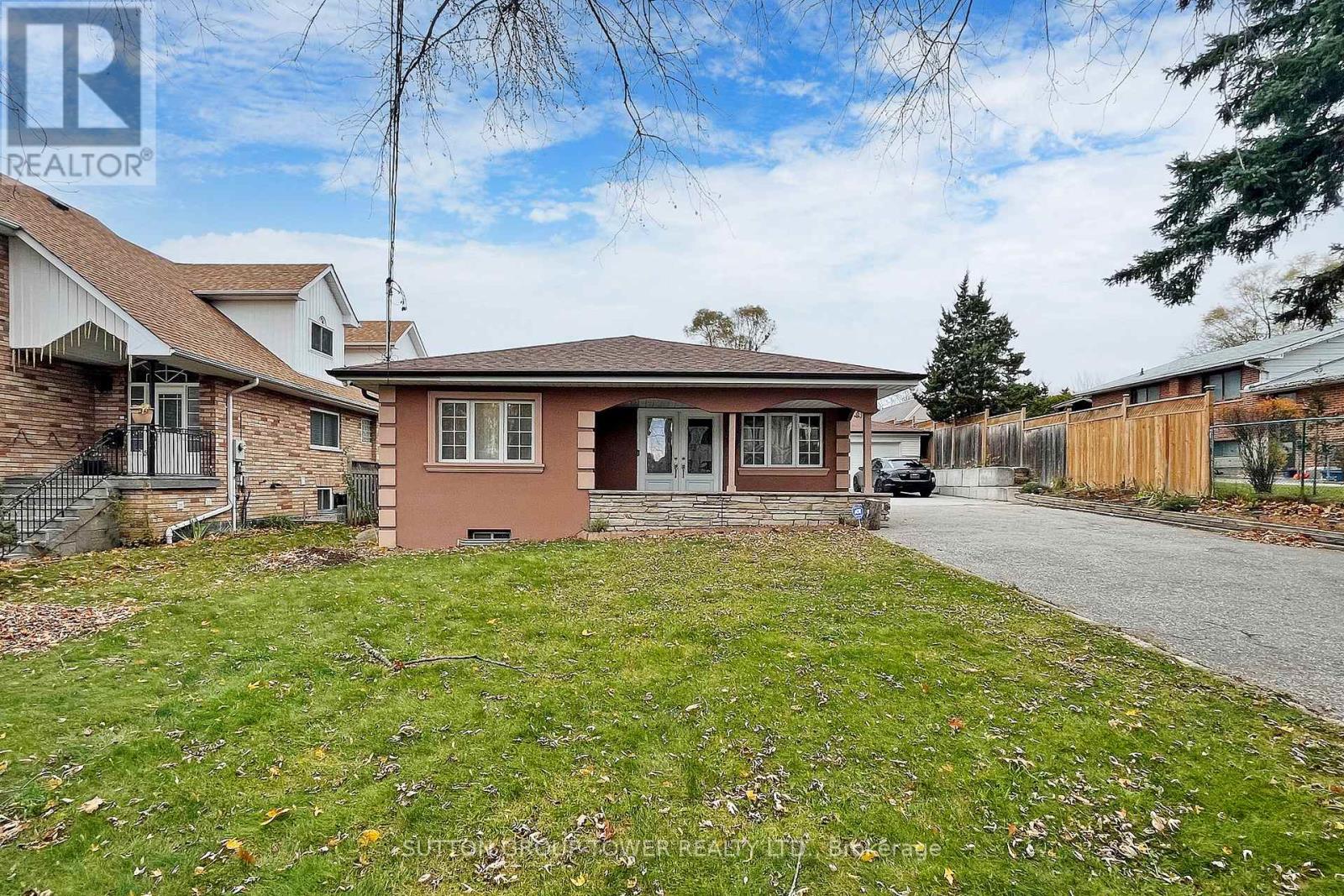 #UPPER -422 SHEPPARD AVE, #Upper