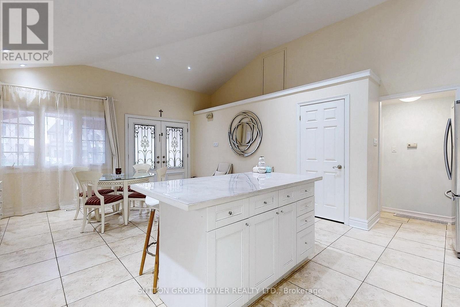 #UPPER -422 SHEPPARD AVE, #Upper