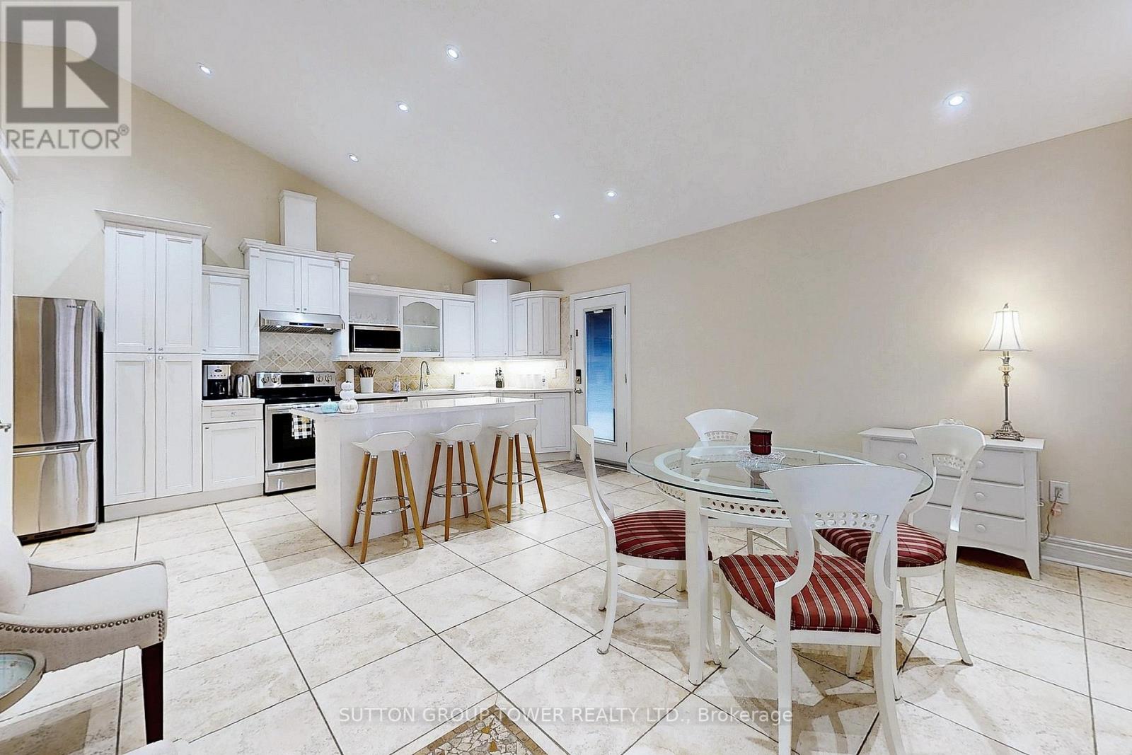#UPPER -422 SHEPPARD AVE, #Upper
