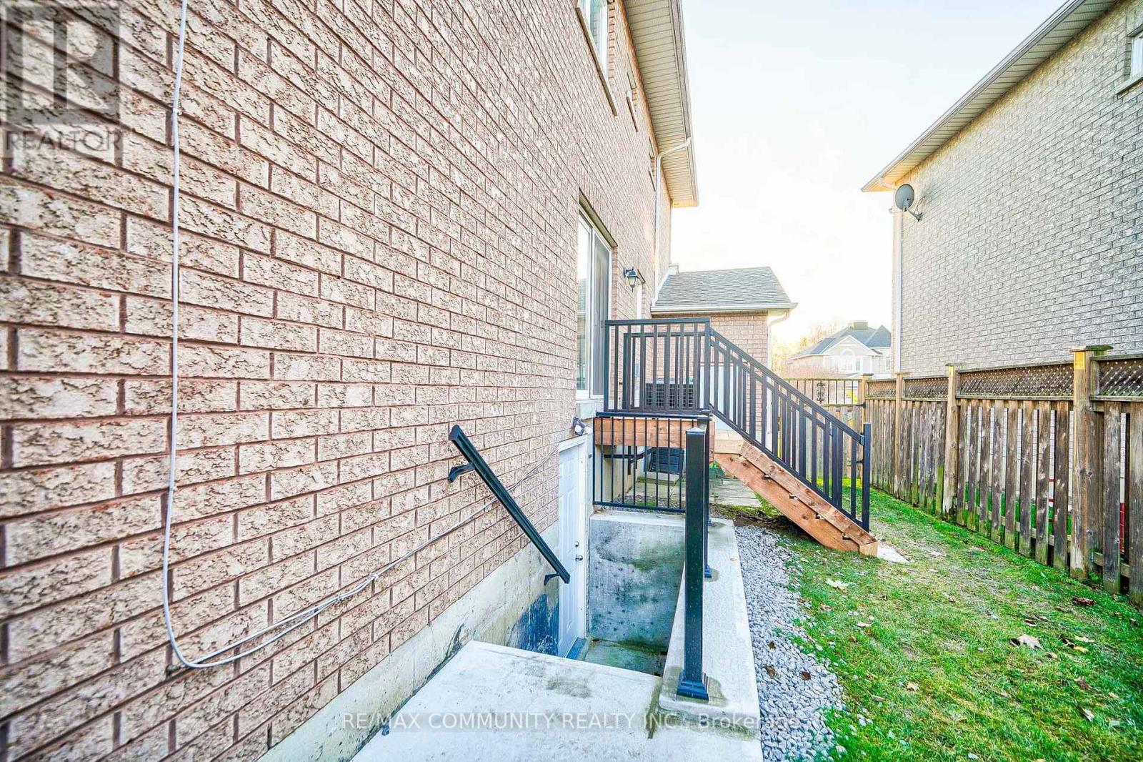 49 ROBERSON DR
