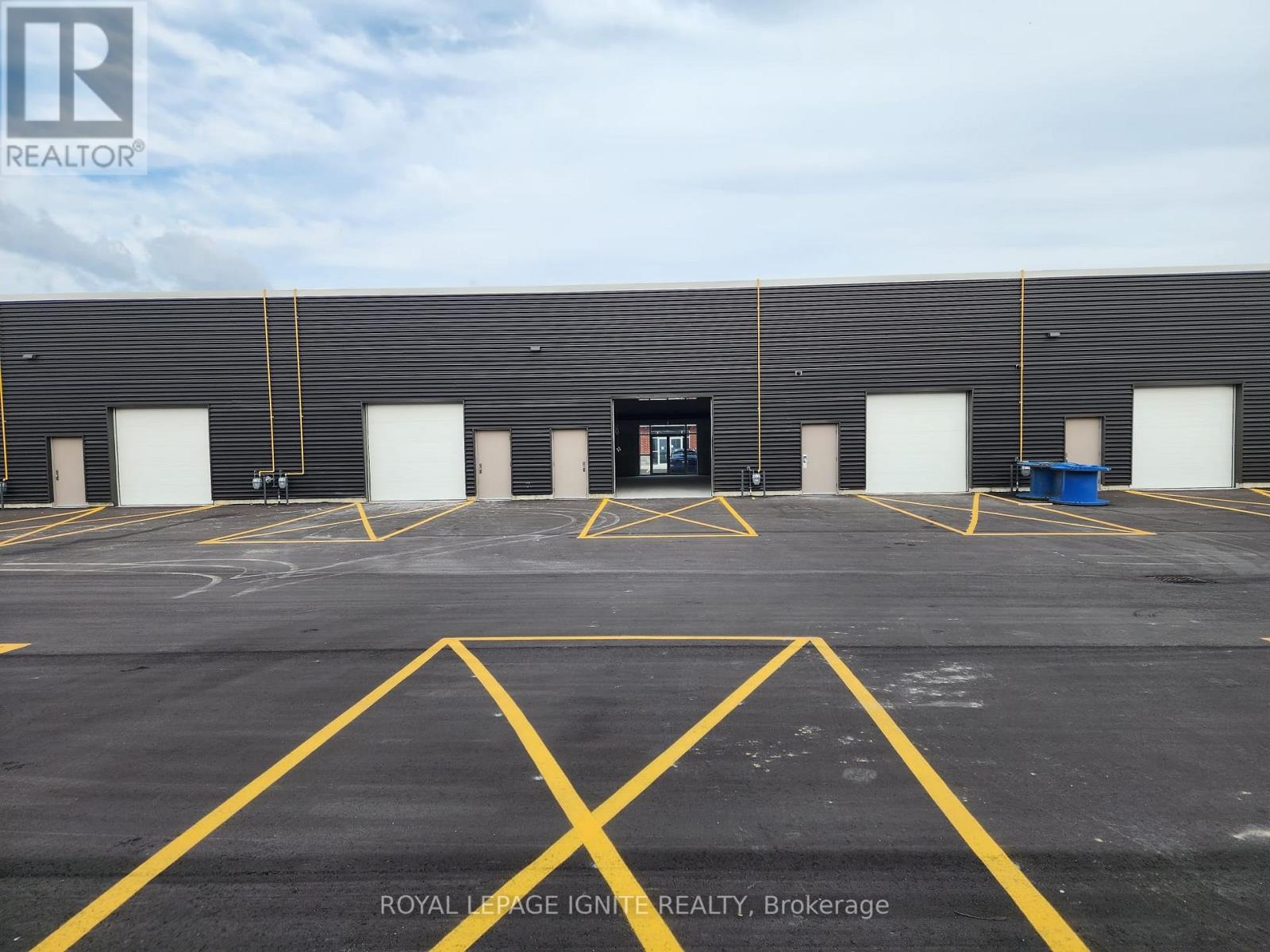 #25 -462 TAUNTON RD W, #25