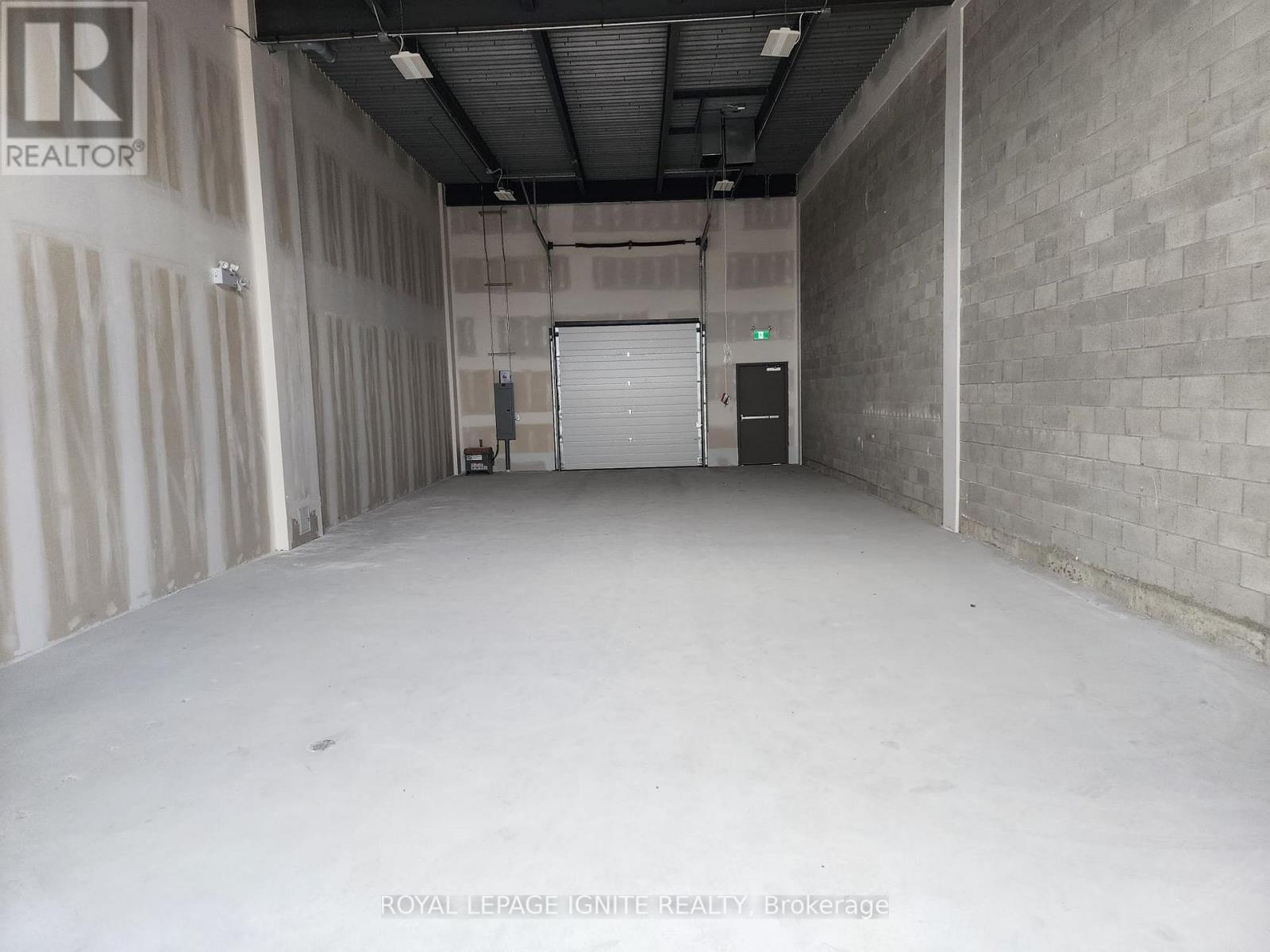 #25 -462 TAUNTON RD W, #25