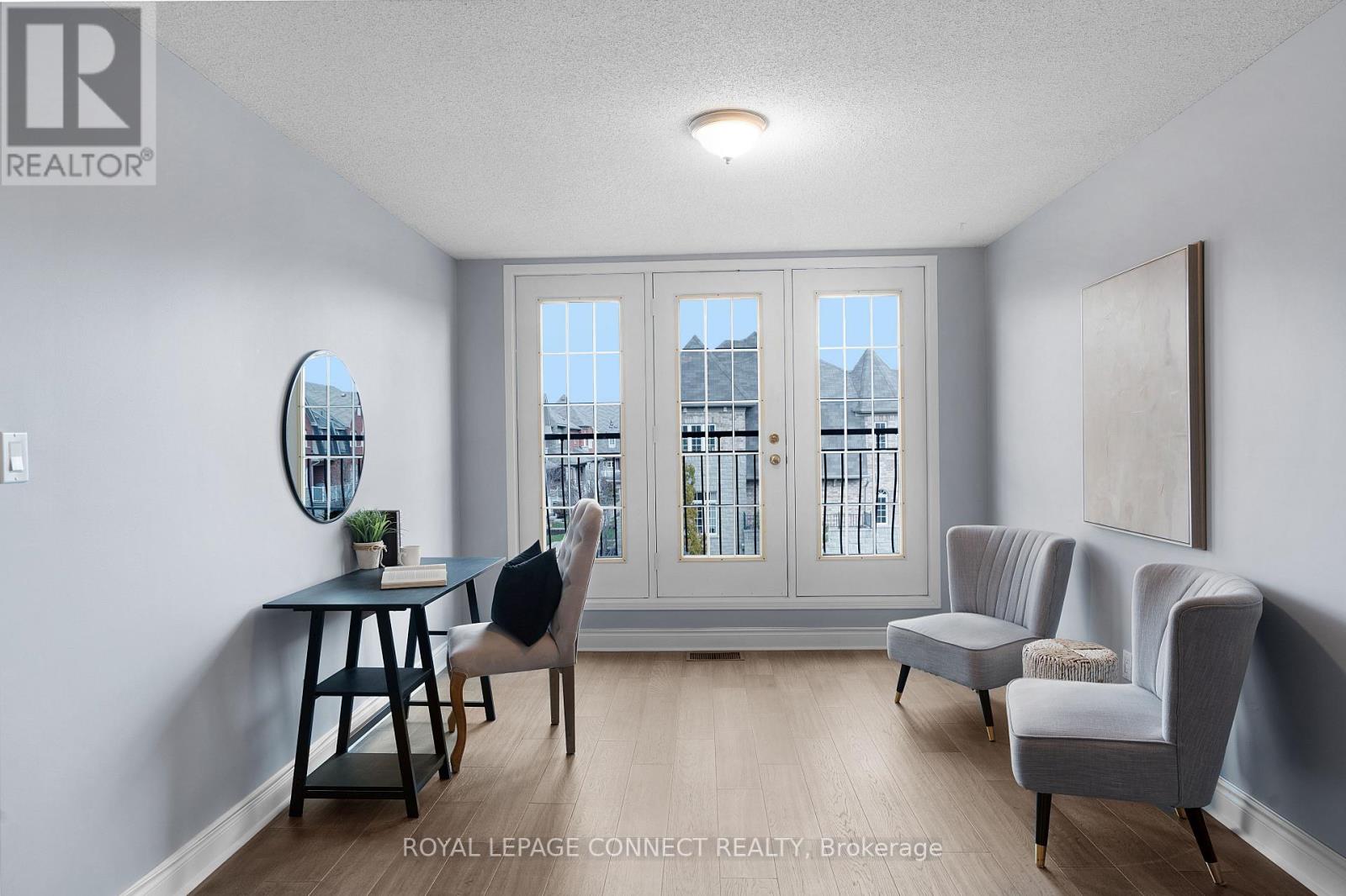 #109 -1995 ROYAL RD, #109