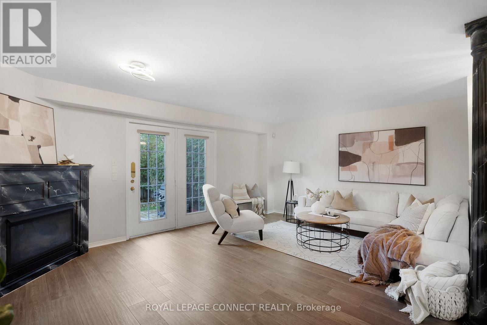 #109 -1995 ROYAL RD, #109