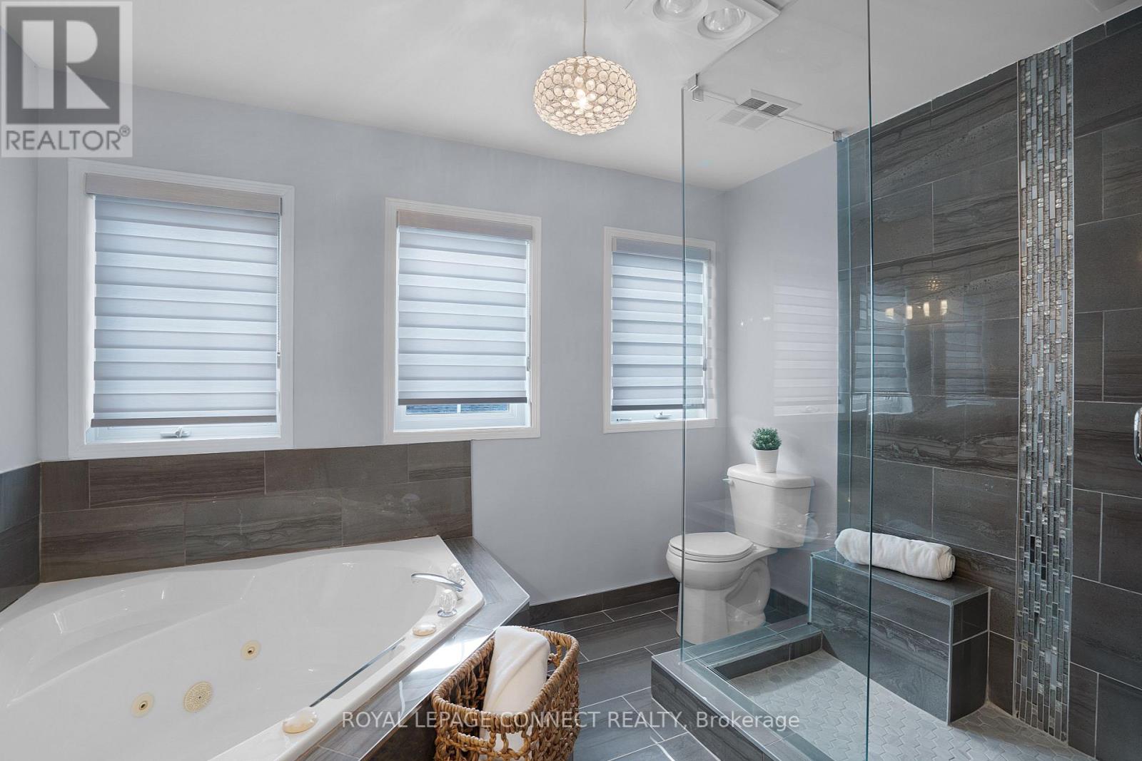 #109 -1995 ROYAL RD, #109