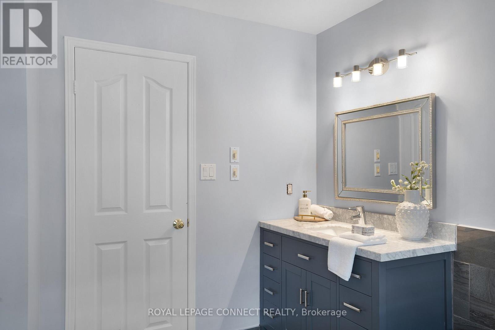 #109 -1995 ROYAL RD, #109