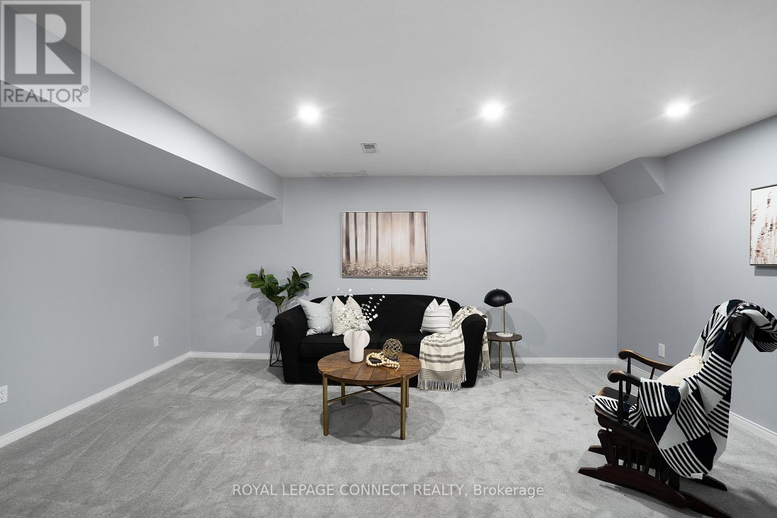#109 -1995 ROYAL RD, #109