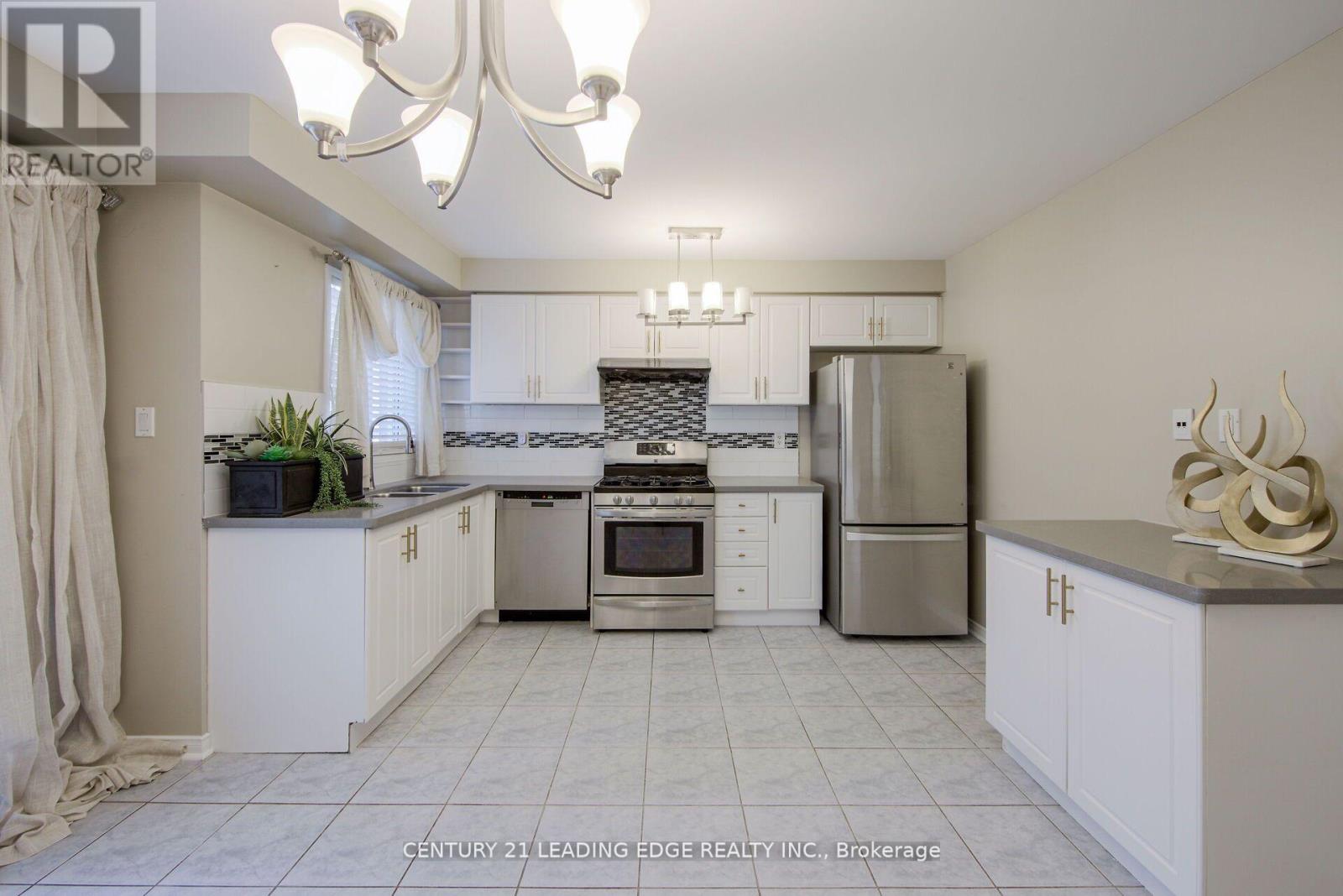 66 HUBBELL DR