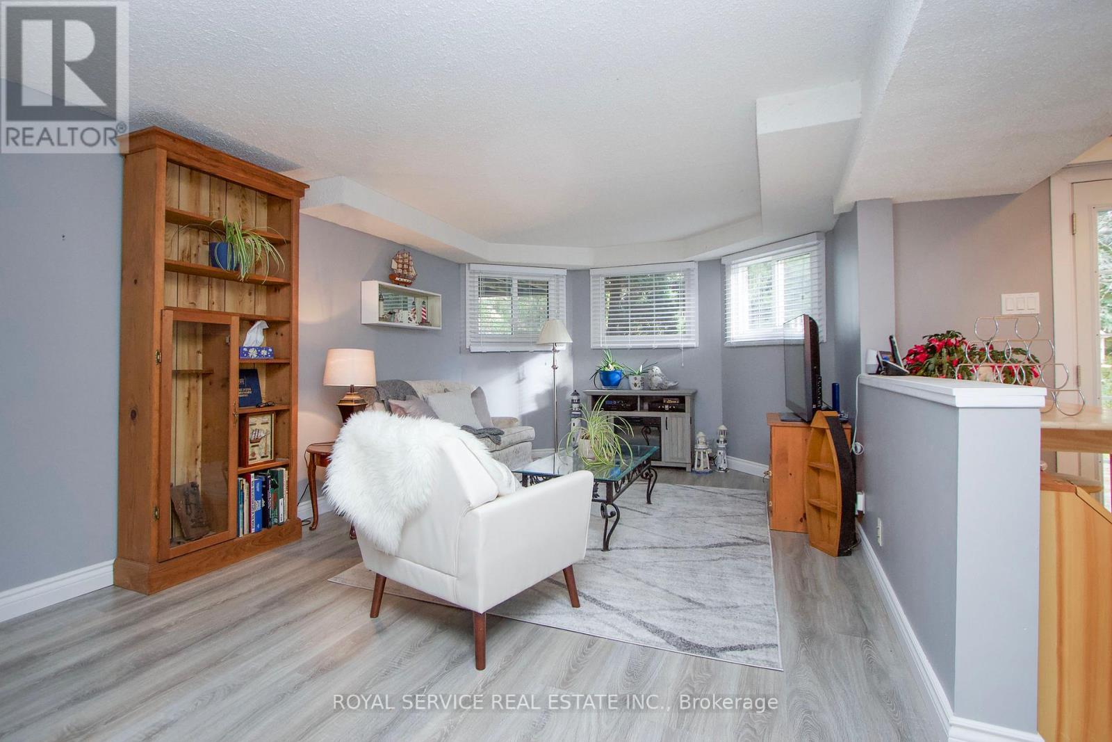 909 KINGSLEY CRT