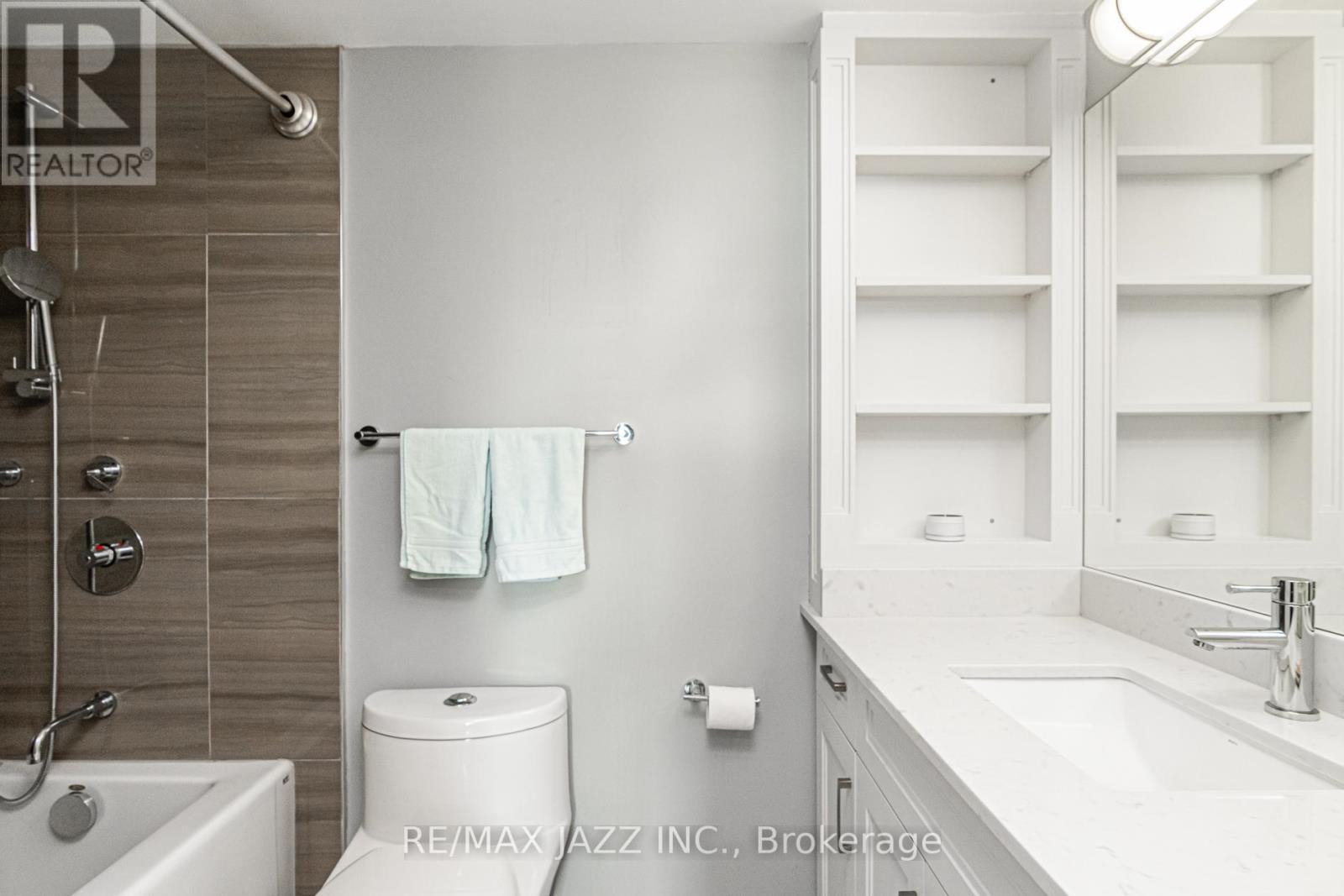 #1005 -360 WATSON ST W, #1005