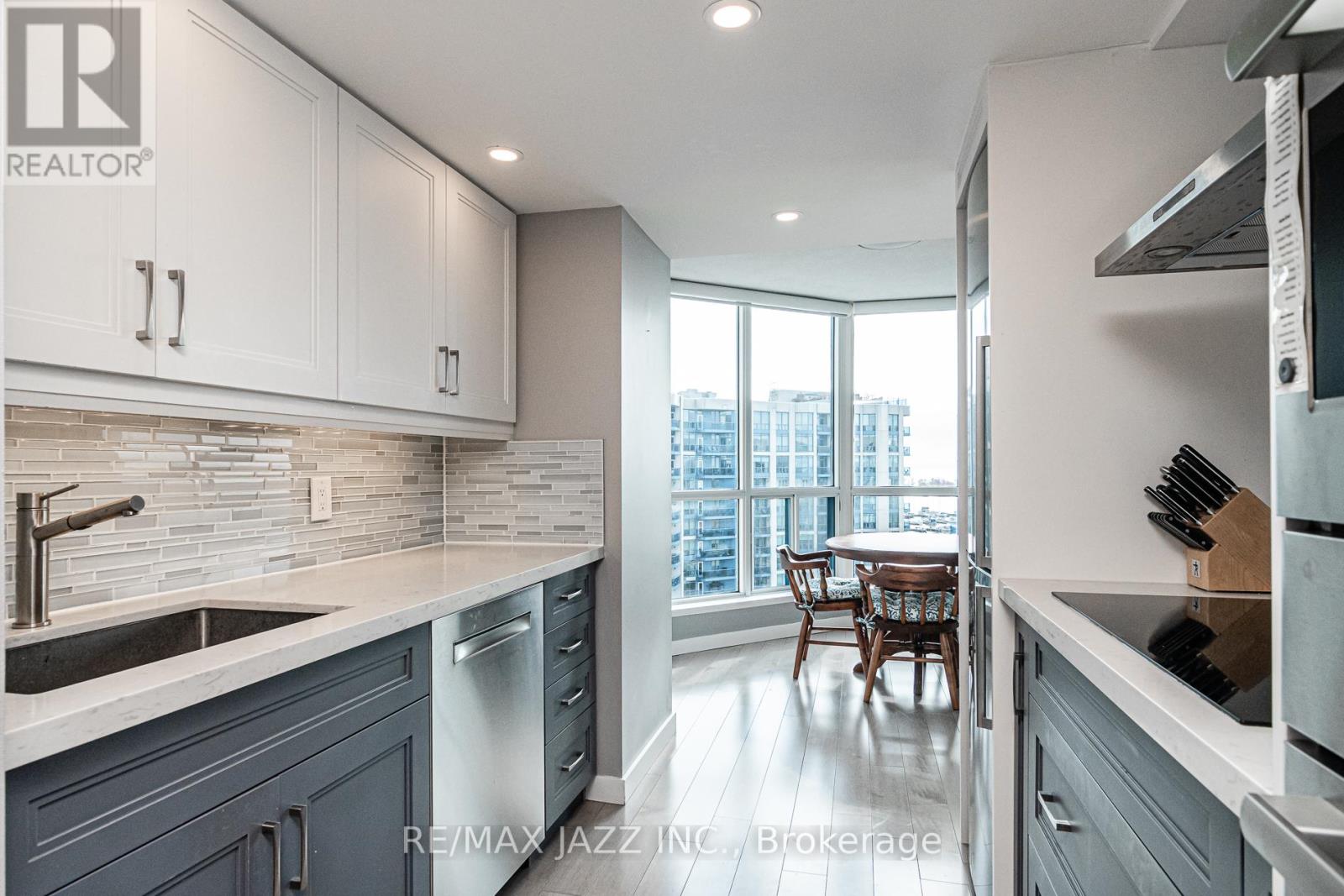 #1005 -360 WATSON ST W, #1005