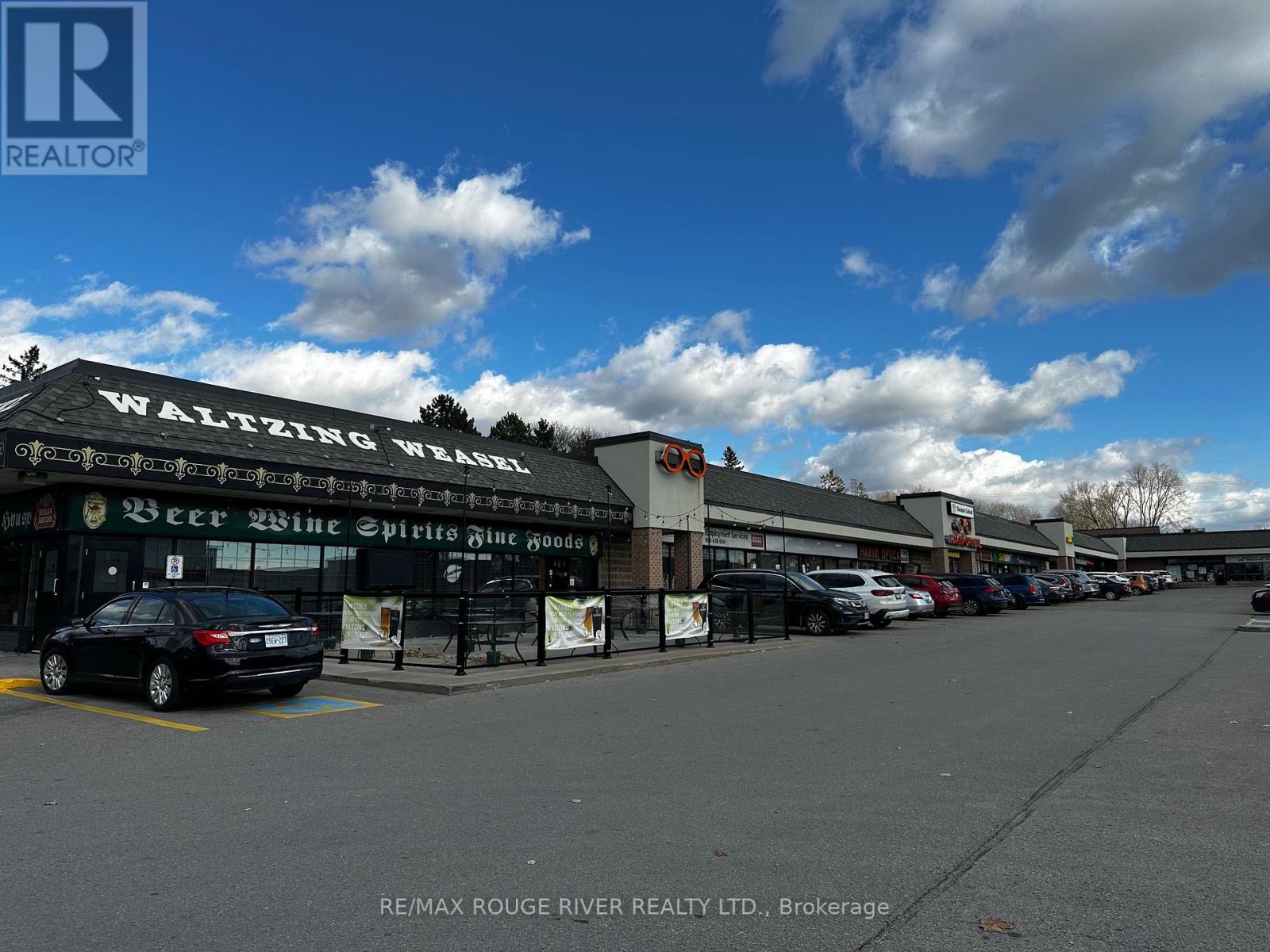 300 TAUNTON RD E