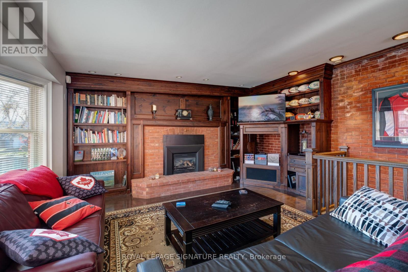 225 KING ST