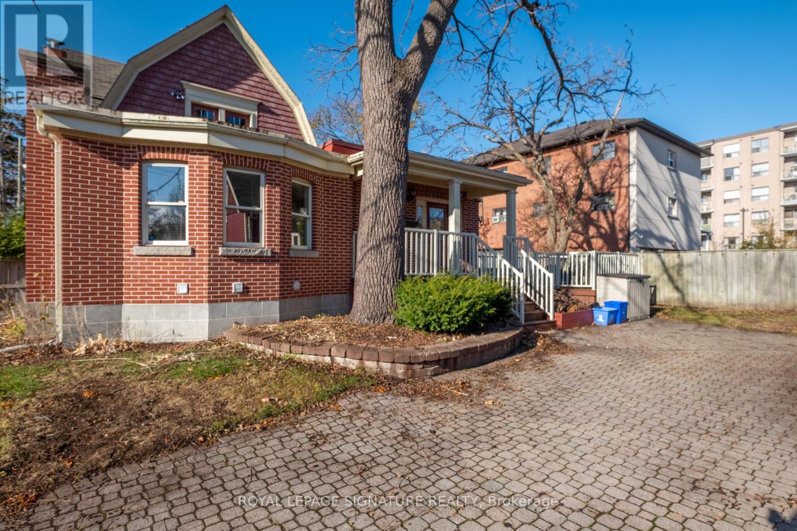 225 KING ST
