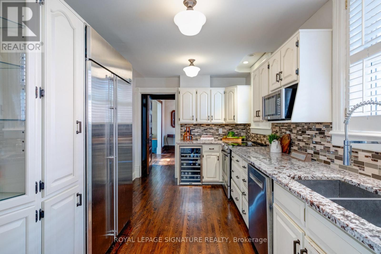 225 KING ST