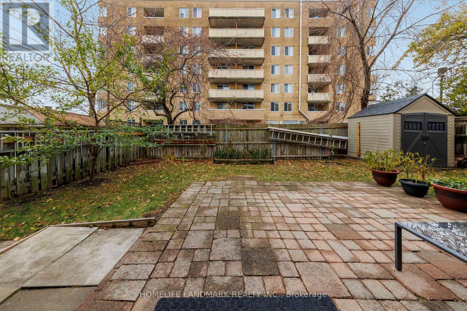 6 WOOD DR