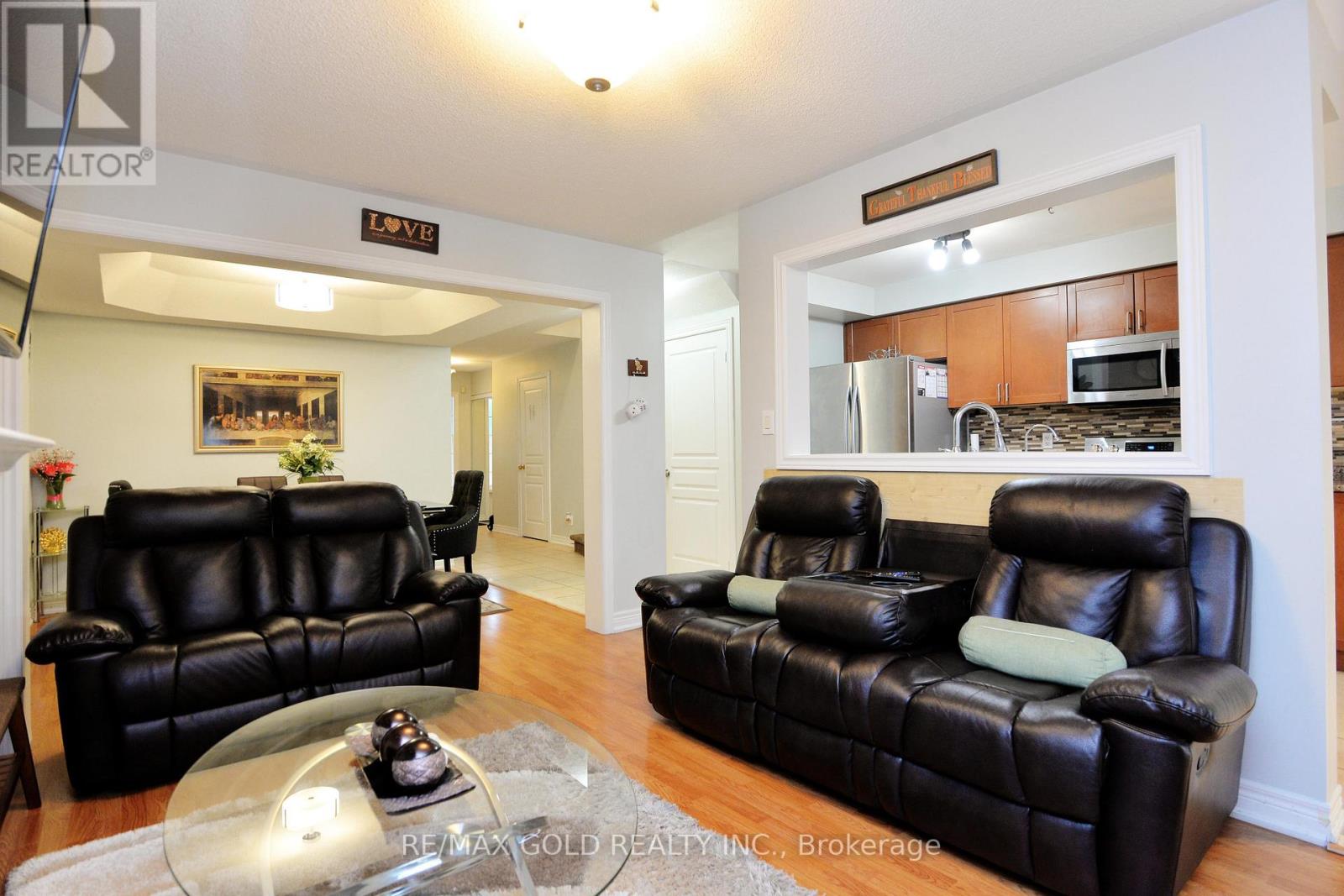 111 WHITEFOOT CRES