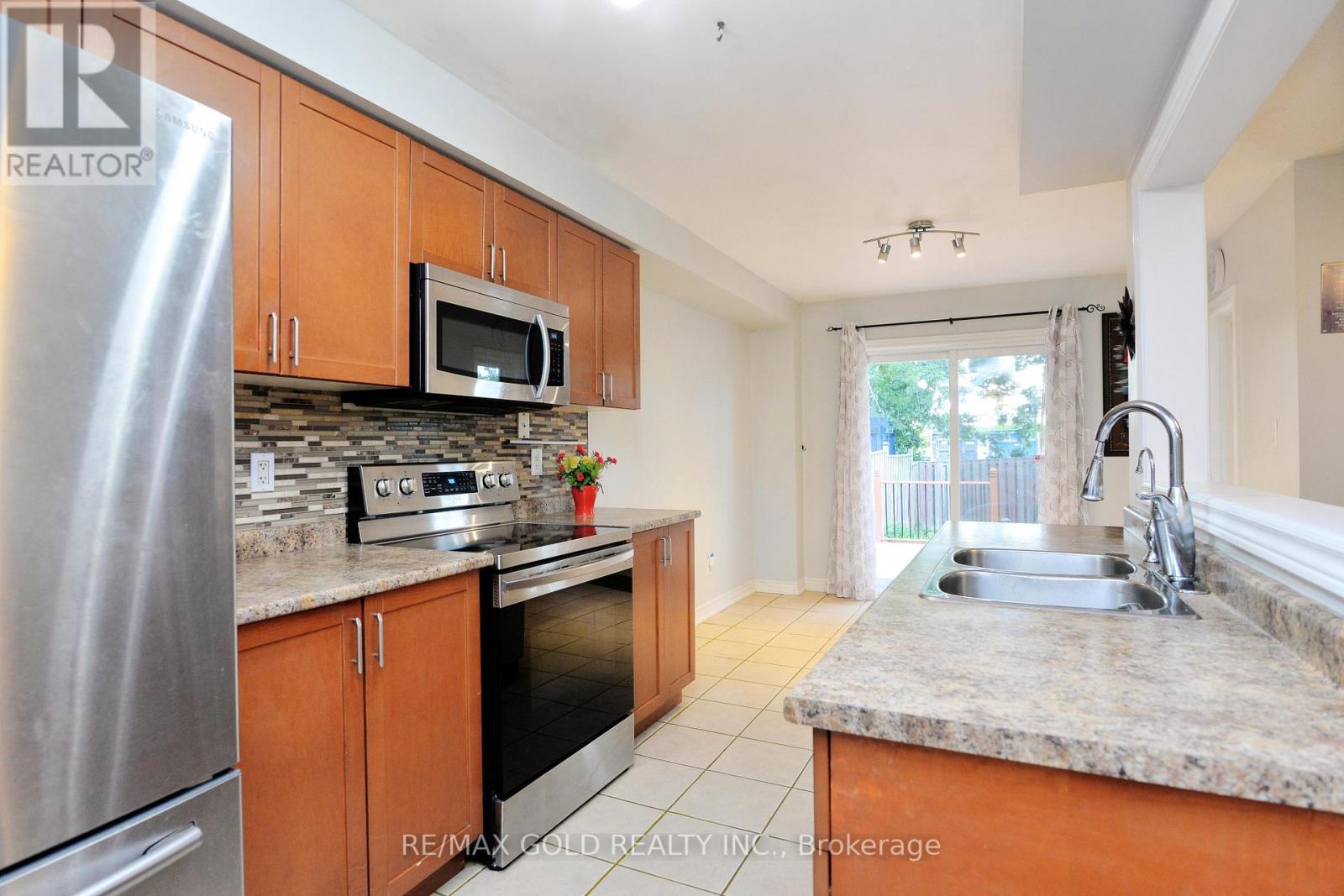 111 WHITEFOOT CRES